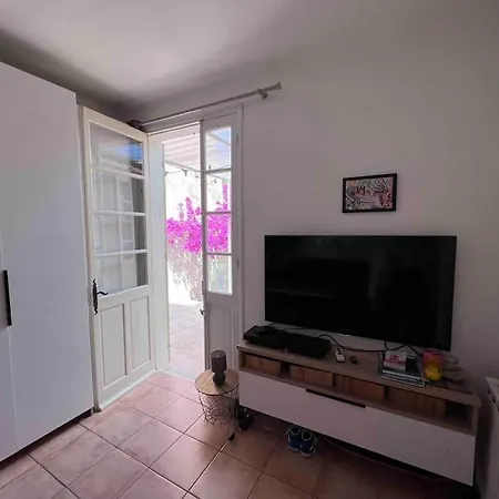 Apartment Maison Dans Les Rues Pietonnes Du Vieux Hyeres