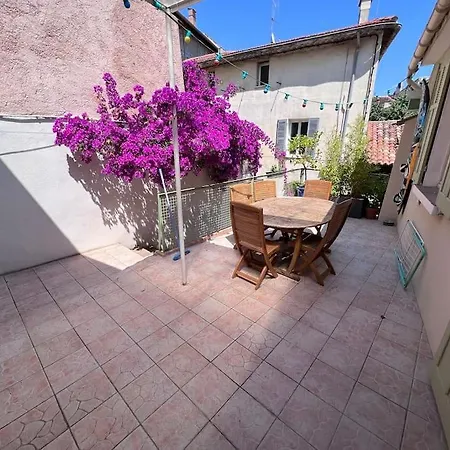Maison Dans Les Rues Pietonnes Du Vieux Hyeres
