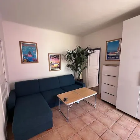 Maison Dans Les Rues Pietonnes Du Vieux Hyeres